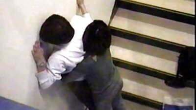 الطيار يرتاح في المرحاض جنس مترجم مع مضيفات غريبة لونا كورازون