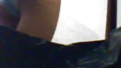 يتحدث القذرة القبلات زوجان ويلعق الآيس كريم في العام سكس رومنسي مترجم عربي