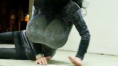 الرجل يدفع اهتماما خاصا الأحمق جنس عائلي مترجم لعق الجحيم